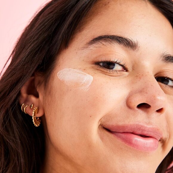 First Aid Beauty Hello FAB: Coconut Skin Smoothie Priming Moisturizer - Picture 4 of 5